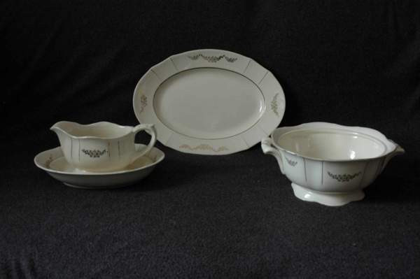 Arabia lautasia ja tarjoiluastioita yht 36 kpl Kuopio - valokuva 2