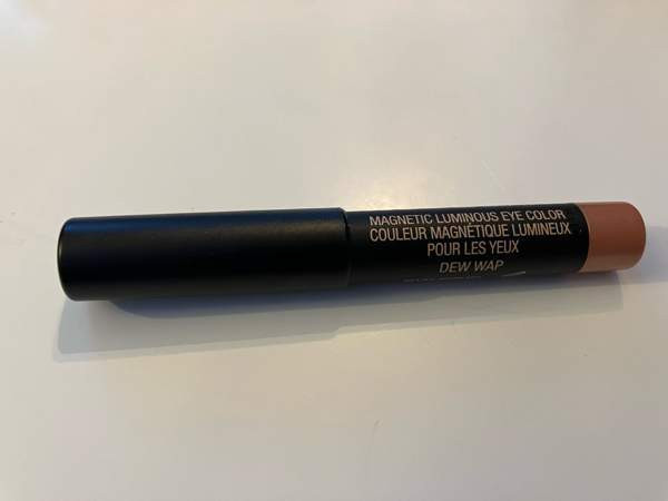 Nudestix Magnetic Luminous -silmänrajauskynä Helsinki - valokuva 1