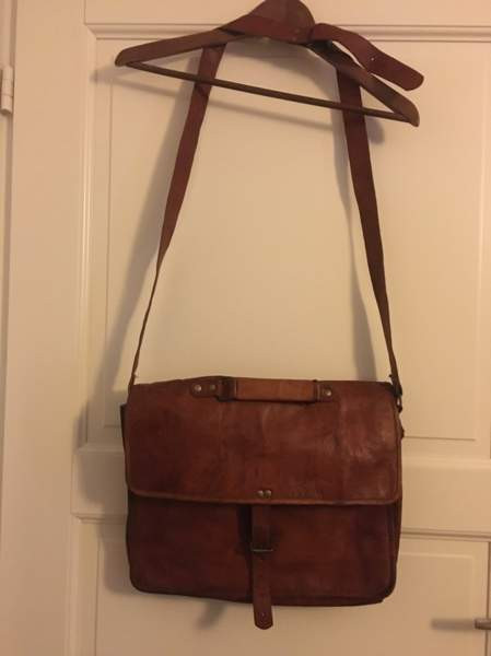 Läppärilaukku, kamelinnahkaa Helsinki - valokuva 2