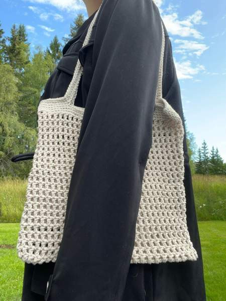 Virkattu laukku Lempaeaelae – foto 4