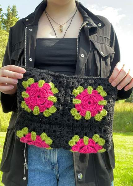 Virkattu olkalaukku Lempaeaelae - photo 3