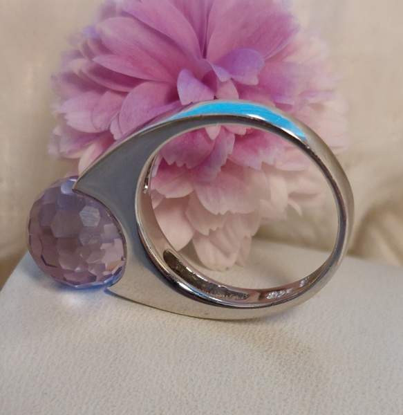 925 hopeinen sormus violetilla kirkkaalla pallolla. Koko 16,8 Lahti – foto 3