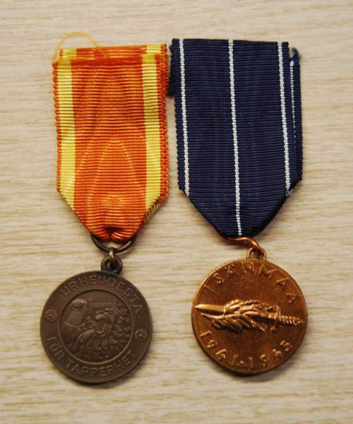 Jatkosodan muistomitali + Vapauden mitali 1941 Helsinki - valokuva 1