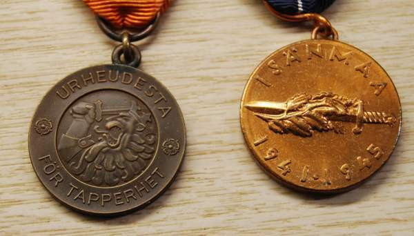 Jatkosodan muistomitali + Vapauden mitali 1941 Helsinki - valokuva 2