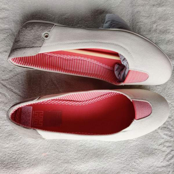 Helly Hansen -kengät, koko 38.7,  uusi, väri off white Сало - изображение 1