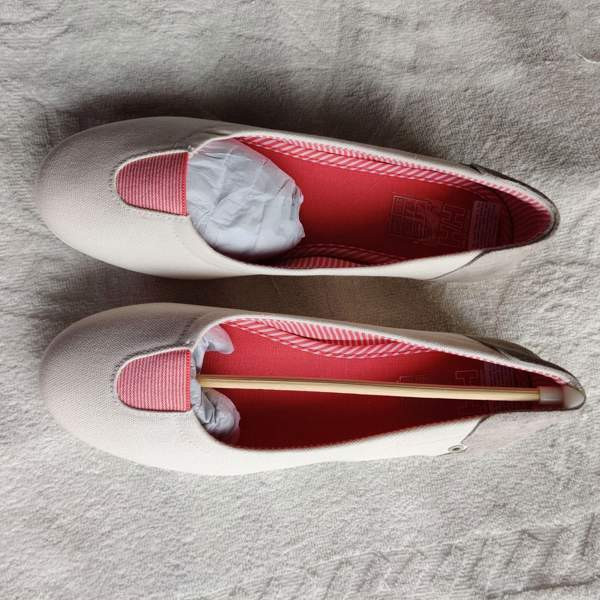 Helly Hansen -kengät, koko 38.7,  uusi, väri off white Сало - изображение 4