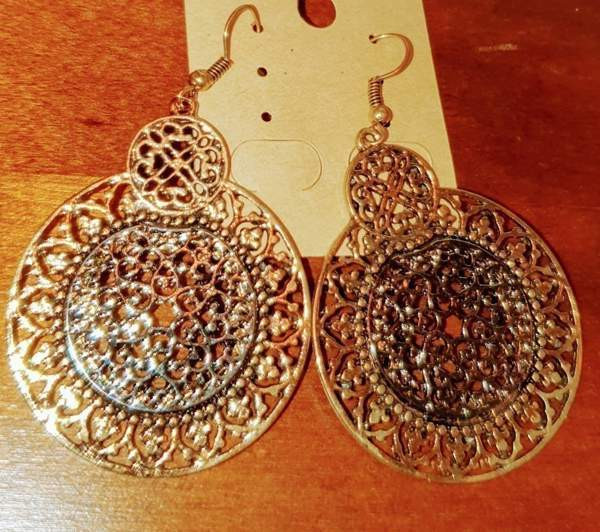 Käyttämättömät isot korvakorut Helsinki - valokuva 1