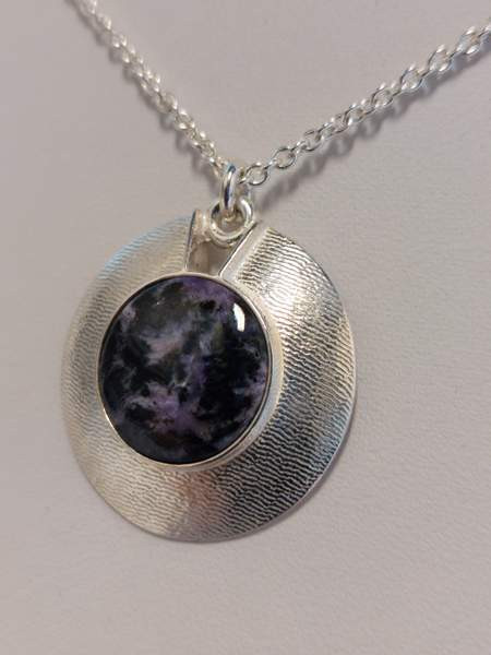Hannu Äikäs 925 hopeinen kaulakoru violetin tummalla sävyisellä kivellä v. 1996 Lahti – foto 2