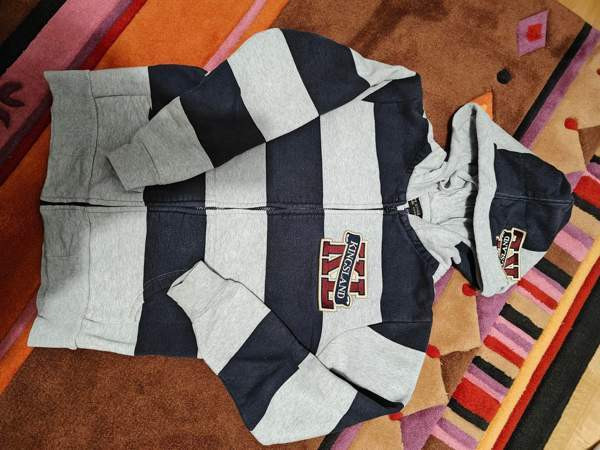 Kingsland-huppari Oulu - valokuva 1