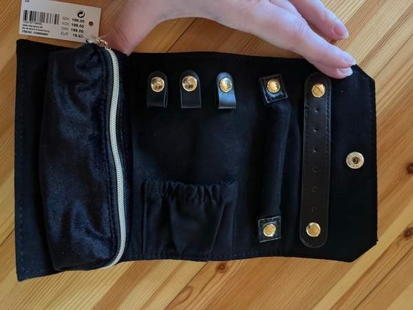 Musta korukotelo Rauma - valokuva 2