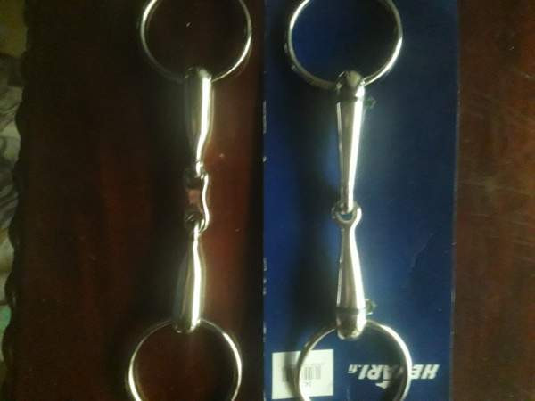 Kuolaimet uudet.koko 14.5 cm.10 €/kpl.kannukset ja remmit,uudet 7€. Рахе - изображение 2