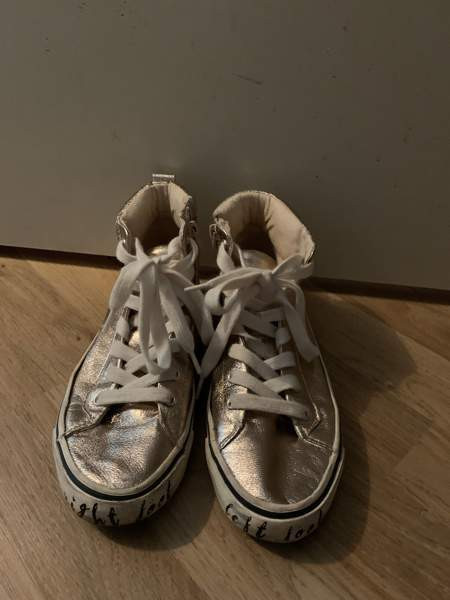 Tyttöjen tennarit Vantaa - valokuva 1