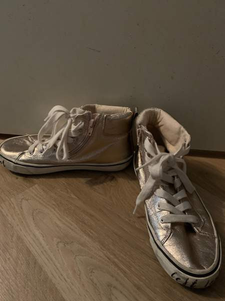 Tyttöjen tennarit Vantaa - valokuva 2