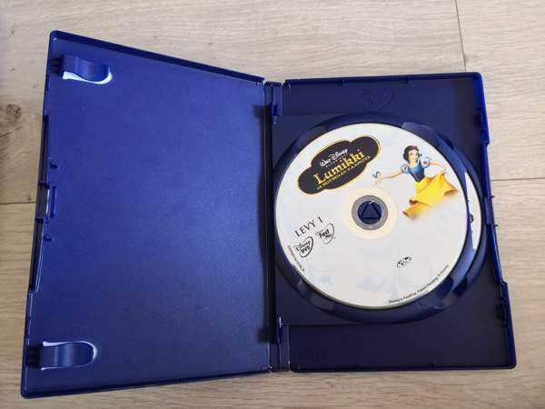 Disneyn Lumikki ja seitsemän kääpiötä 2-levyinen DVD Espoo - valokuva 3
