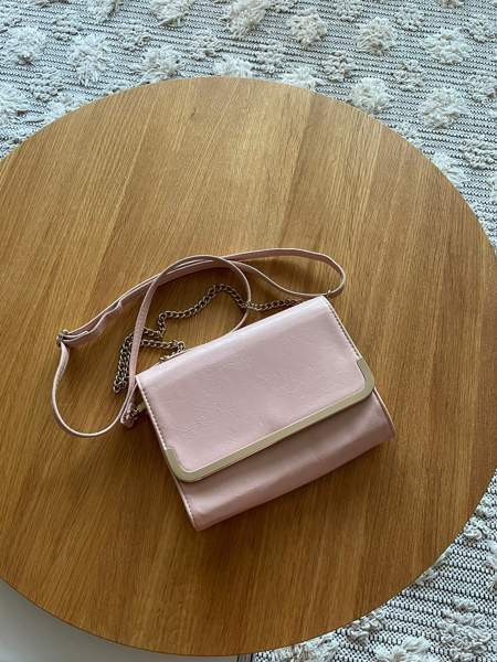 Klingin roosa laukku Turku – foto 1