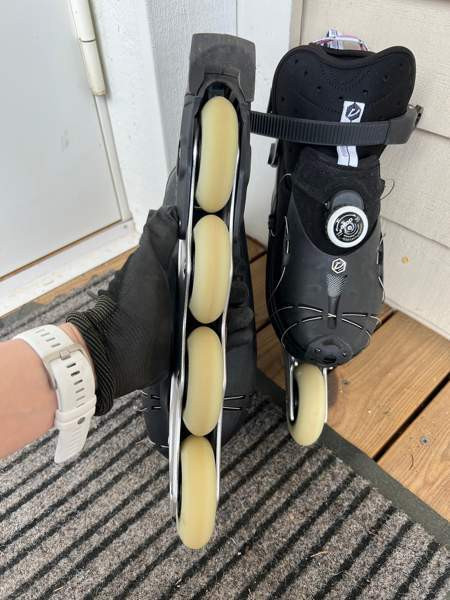 Naisten rullaluistimet Kajaani - valokuva 3