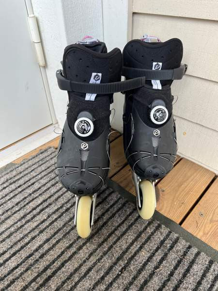 Naisten rullaluistimet Kajaani - valokuva 4