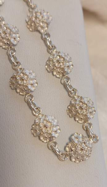 Lahden kultakorun 830 hopeinen hopeinen kukkakuvioinnilla rannekoru 1970 luvulta Lahti - valokuva 2