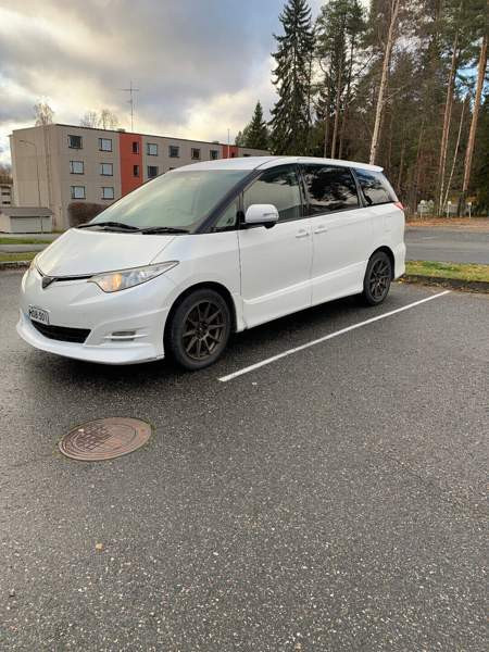 Toyota Estima Lieksa - valokuva 1