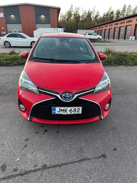 Toyota Yaris Вантаа - изображение 1