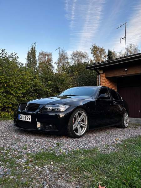 BMW 330 Kushnarenkovo - valokuva 2