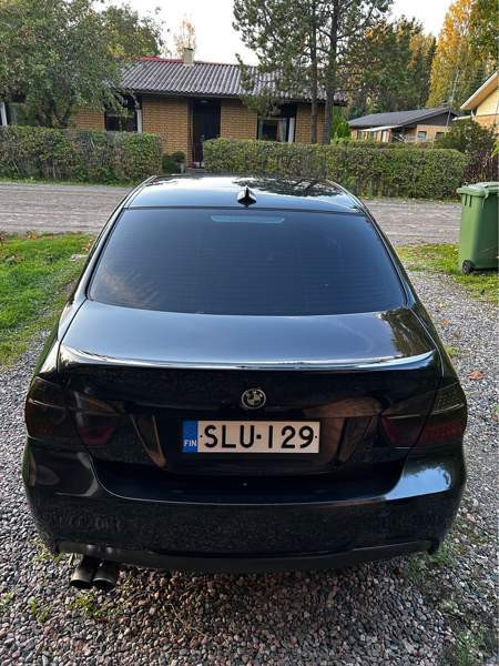 BMW 330 Kushnarenkovo - valokuva 5