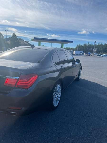 BMW 740 Jalasjärvi - изображение 6