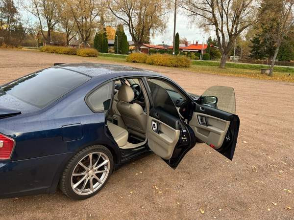 Subaru Legacy Коувола - изображение 8