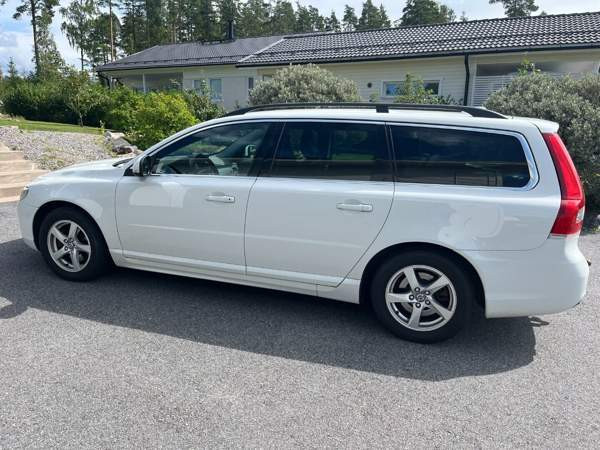 Volvo V70 Russia - valokuva 1