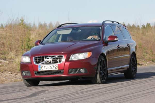 Volvo V70 Maentsaelae - photo 1
