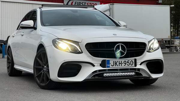 Mercedes-Benz E Pihtipudas - valokuva 1