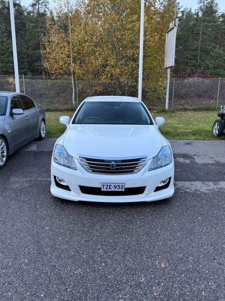 Toyota Crown Лохья - изображение 2