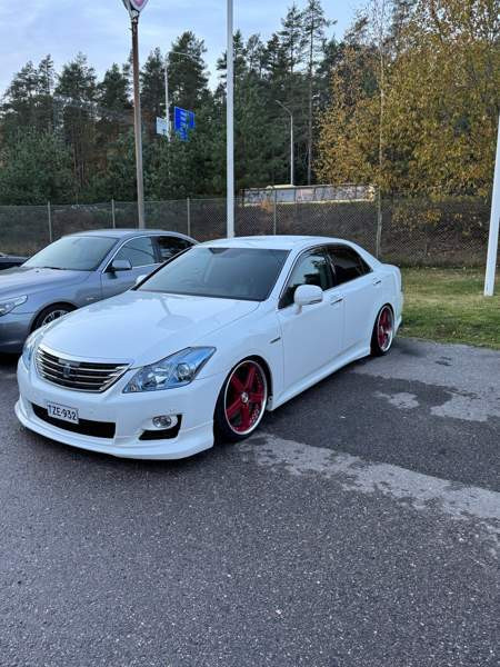 Toyota Crown Лохья - изображение 1