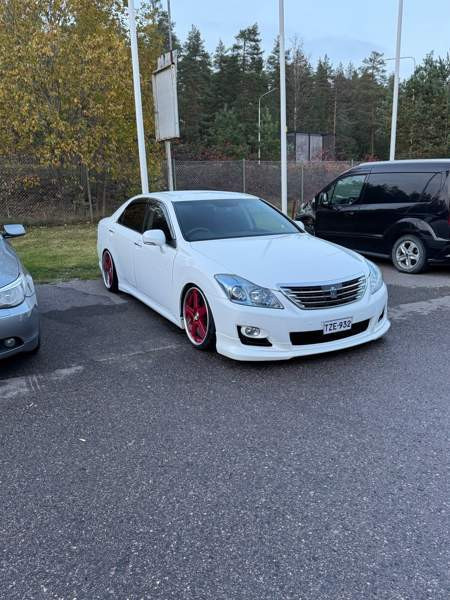 Toyota Crown Лохья - изображение 3