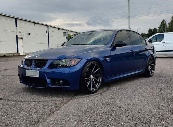 BMW 335 Orivesi - valokuva 1