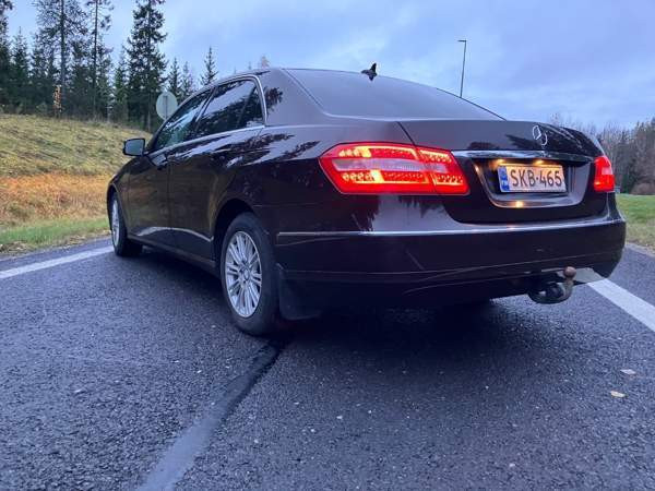Mercedes-Benz E Торнио - изображение 3