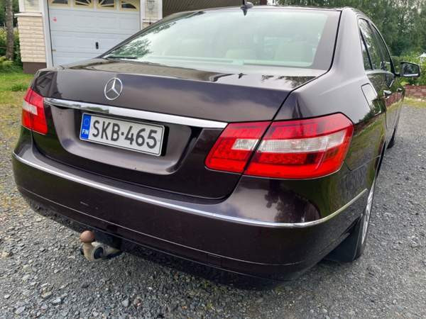 Mercedes-Benz E Торнио - изображение 8