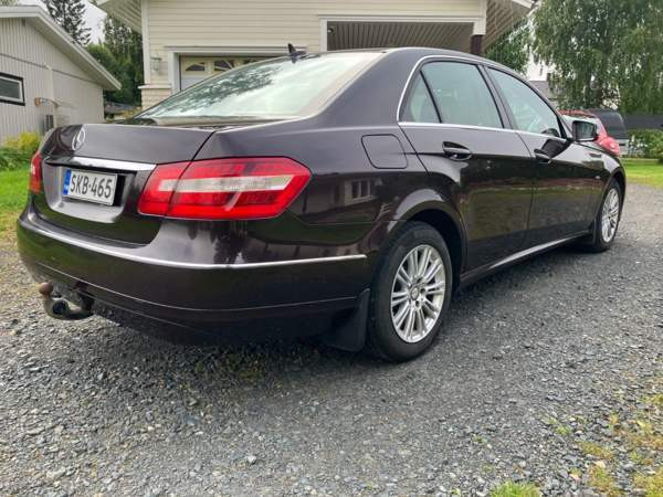 Mercedes-Benz E Торнио - изображение 6