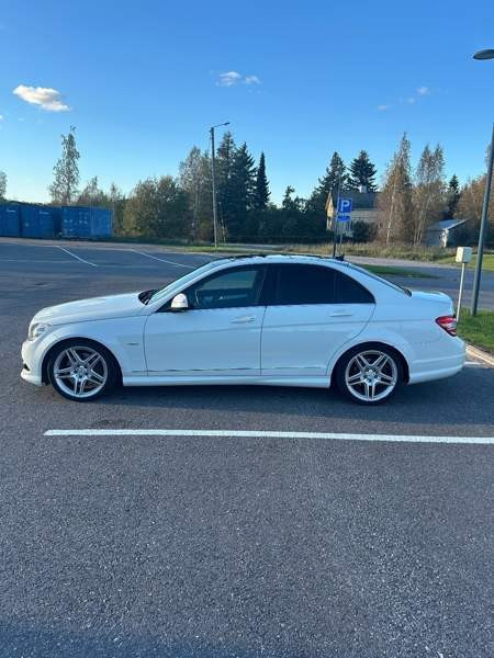 Mercedes-Benz C Лохья - изображение 3