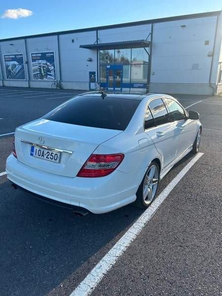 Mercedes-Benz C Лохья - изображение 5