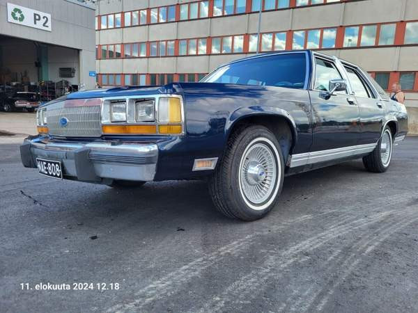 Ford Crown Victoria Espoo - valokuva 3