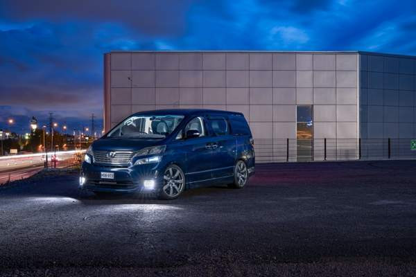 Toyota Vellfire Vantaa - valokuva 1