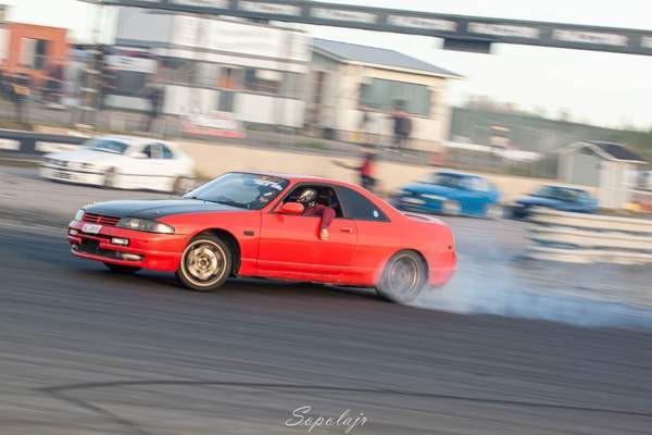 Nissan Skyline Vantaa - valokuva 4