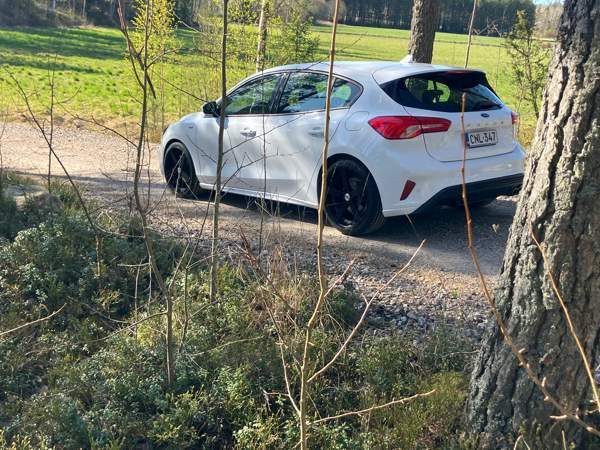 Ford Focus Sarov - valokuva 1