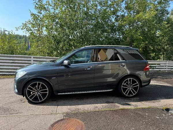 Mercedes-Benz ML Jaervenpaeae - photo 2