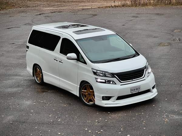 Toyota Vellfire Вантаа - изображение 1