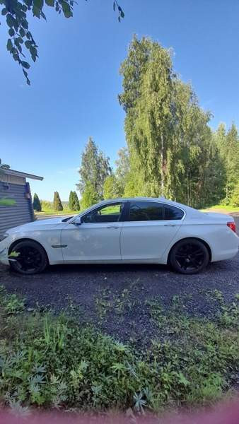 BMW 750 Luga - valokuva 1