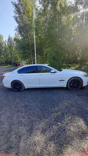 BMW 750 Luga - valokuva 2