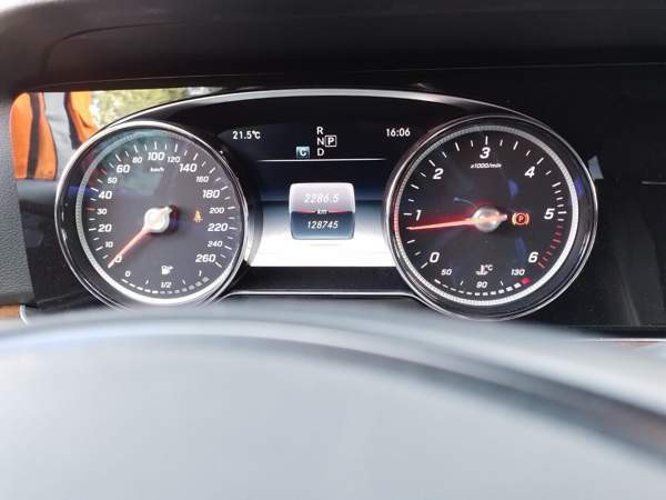 Mercedes-Benz 220 Huittinen - изображение 7