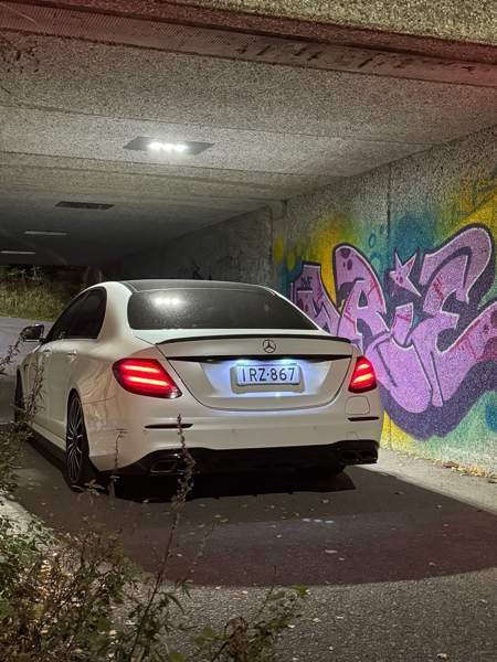 Mercedes-Benz E Lempaeaelae - photo 4